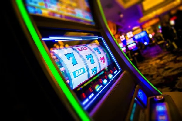 Mobile phone displaying Andar Bahar betting interface